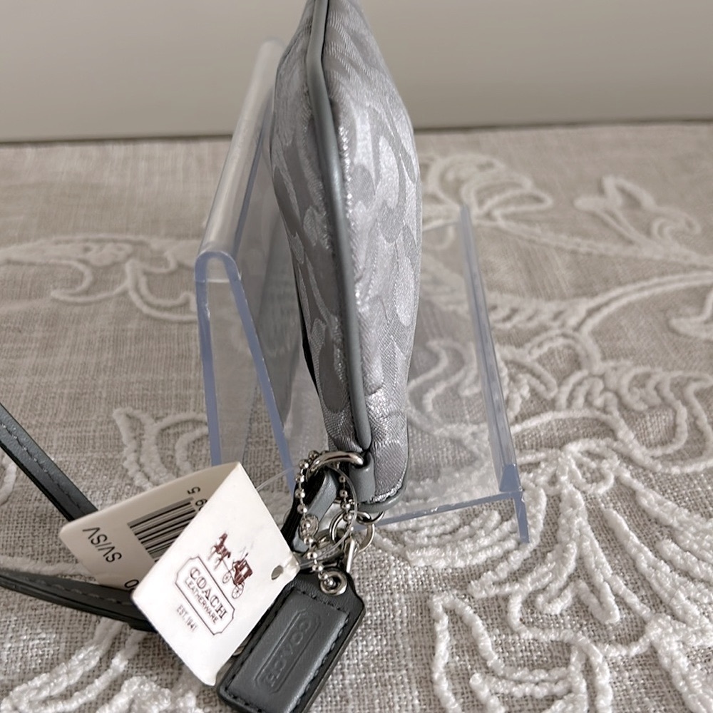 Coach NWT Madison OP ART Silver and Gray Wristlet #44620 - Picture 8 of 12